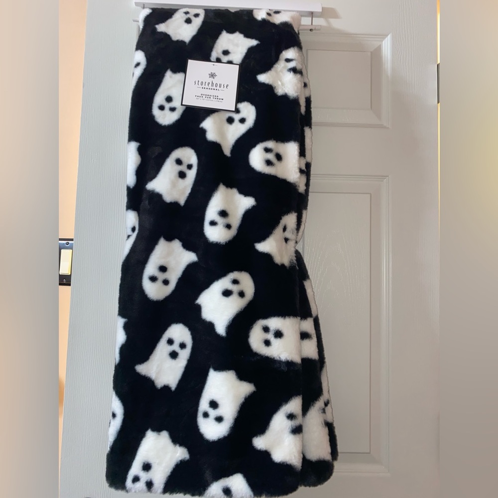 StoreHouse/ Faux Fur Throw Ghost Blanket